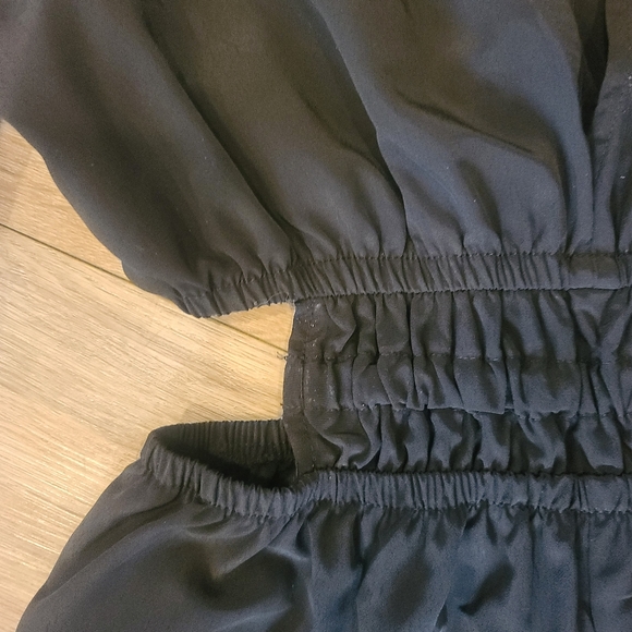 euc  Black Jumpsuit with cut out. sz small - Picture 5 of 7